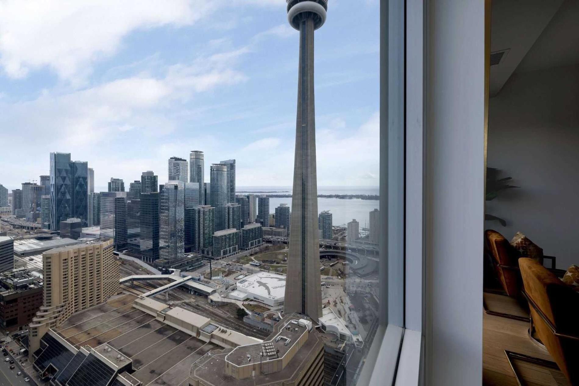 Skyline Royale Penthouse - Downtown Toronto - Cn Tower View, Balcony, Pool, Hot Tub Apartment Exterior photo